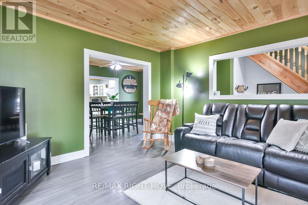 198 Woodchester Avenue, Bracebridge, Ontario  P1L 1H8 - Photo 9 - X12132737