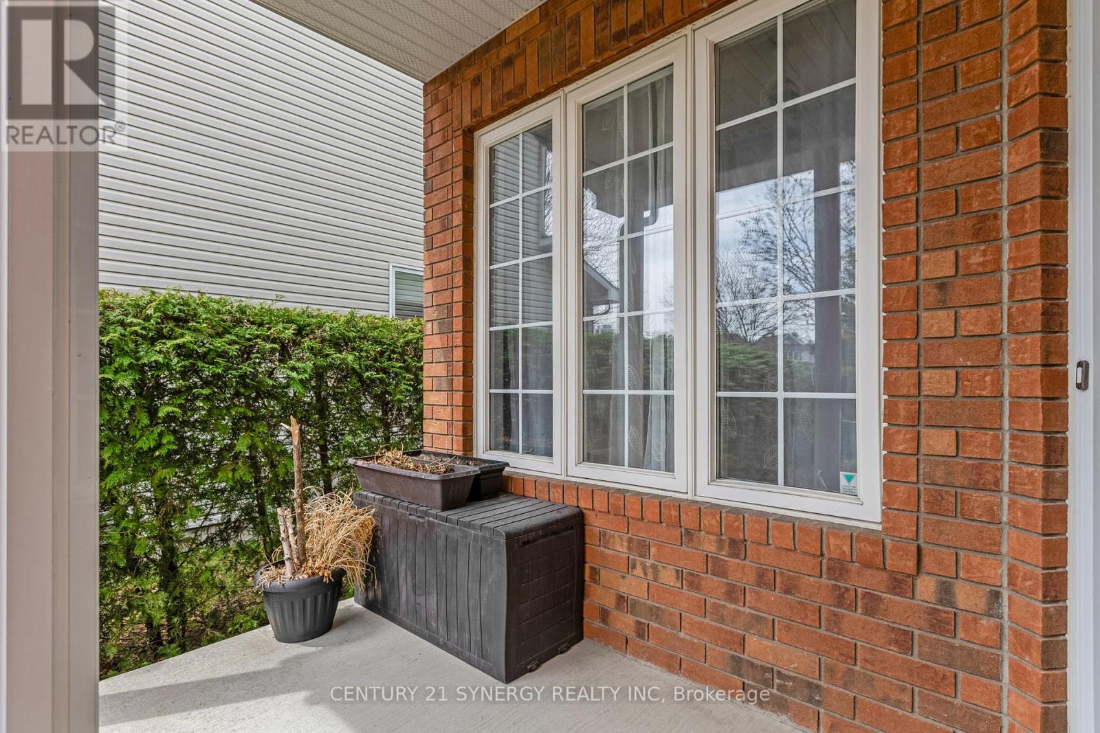 1115 Ambercrest Street, Ottawa, Ontario  K1J 1G3 - Photo 3 - X12132752