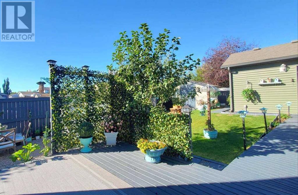 Property at 191 Everstone Drive SW image 3