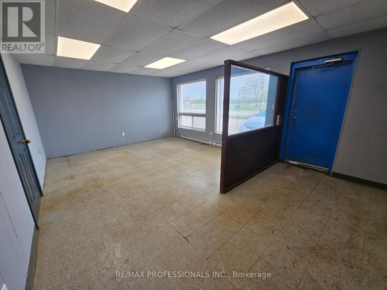 72 Lewis Road, Guelph, Ontario  N1H 1G1 - Photo 2 - X12112272