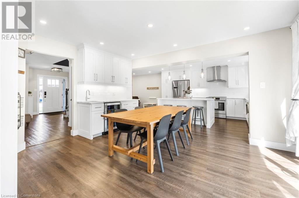 Property at 40 STOCK Court image 3