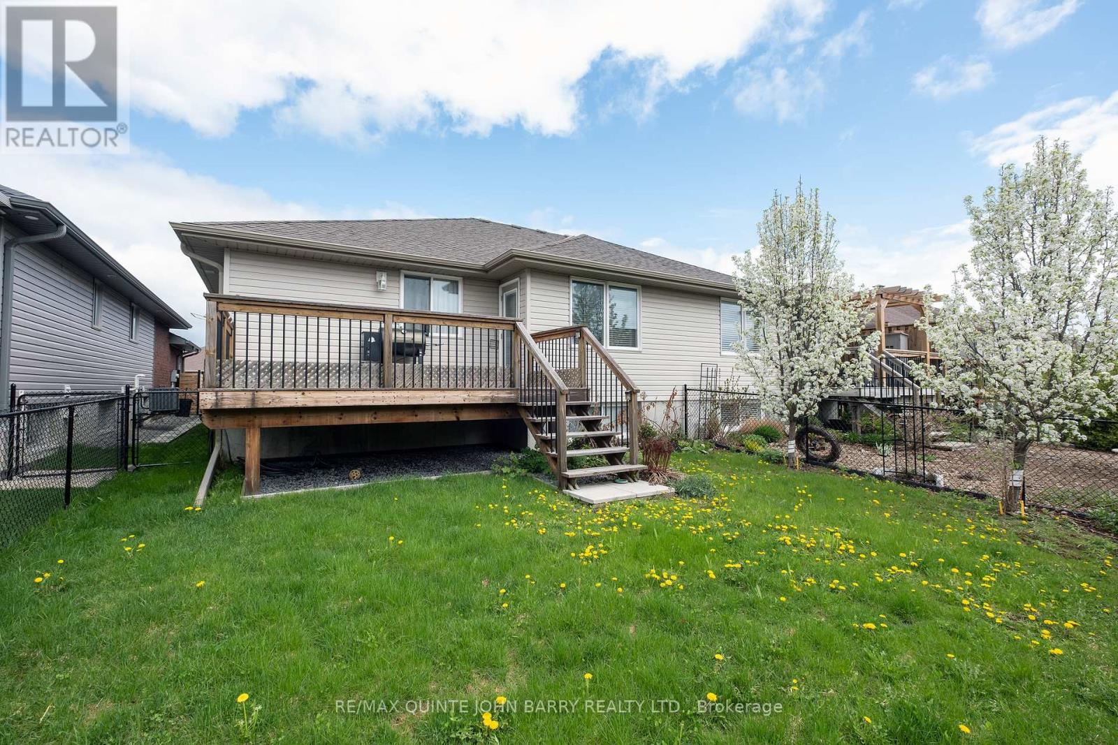 Property at 79 CORTLAND CRESCENT image 4