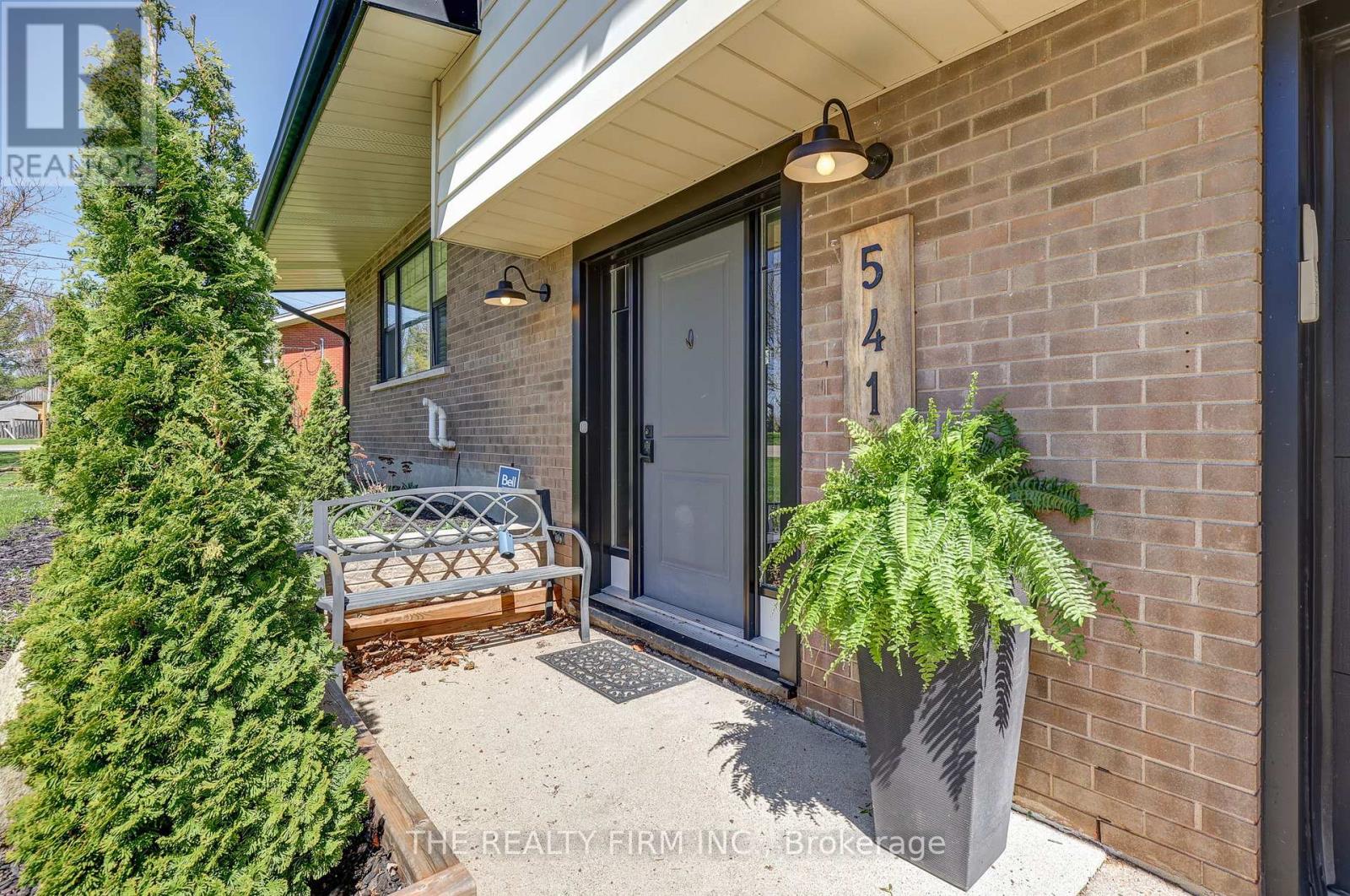 541 Cypress Avenue, London North, Ontario  N6H 3R4 - Photo 4 - X12132833