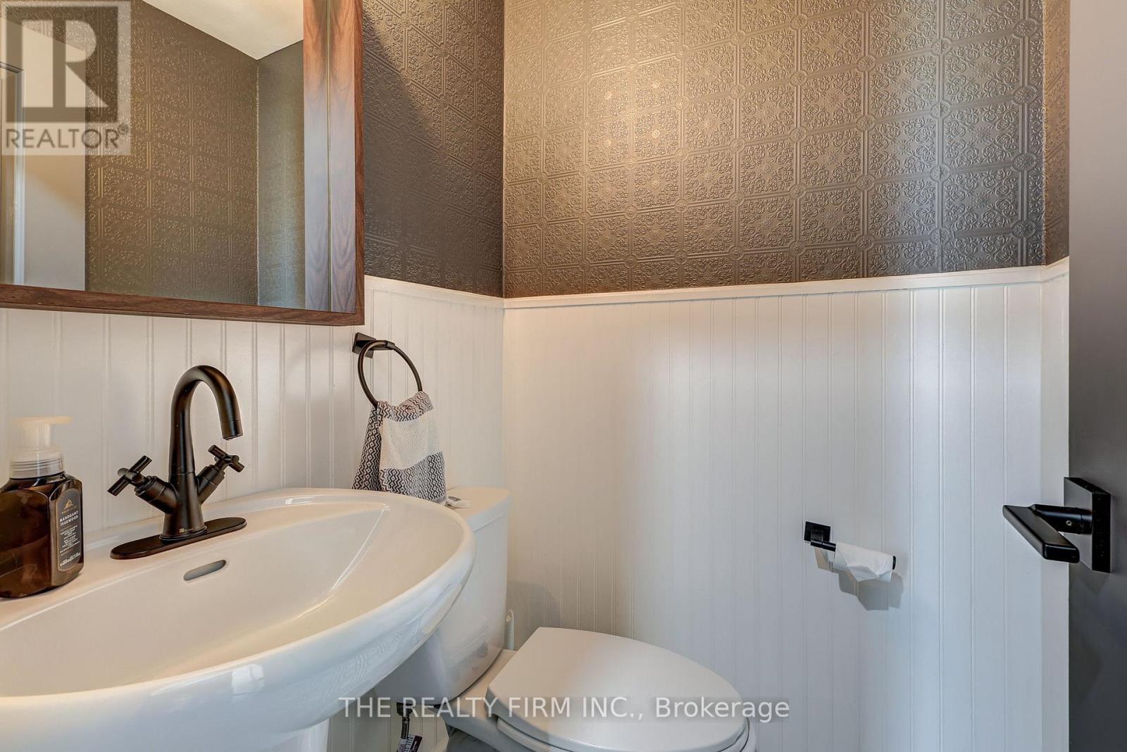 541 Cypress Avenue, London North, Ontario  N6H 3R4 - Photo 6 - X12132833