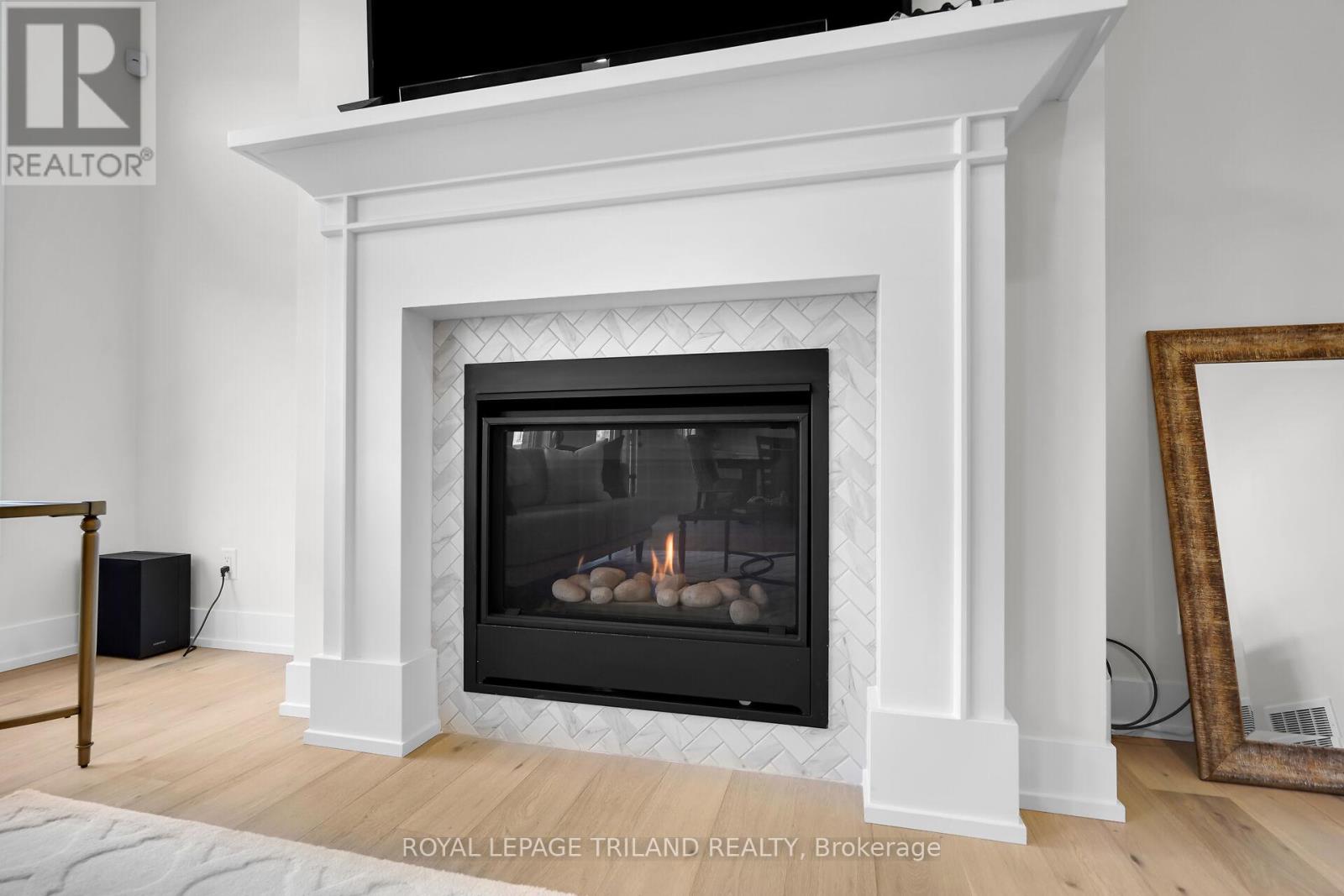 4076 Sugarmaple Crossing, London South, Ontario  N6P 1A4 - Photo 8 - X12132868