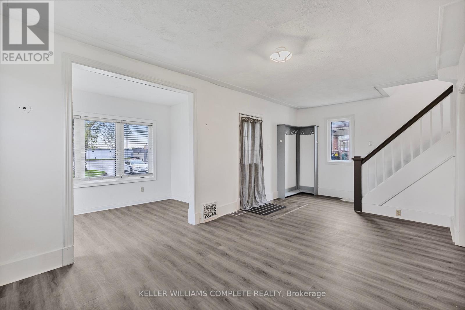 5932 Carlton Avenue, Niagara Falls, Ontario  L2G 5J5 - Photo 10 - X12132796