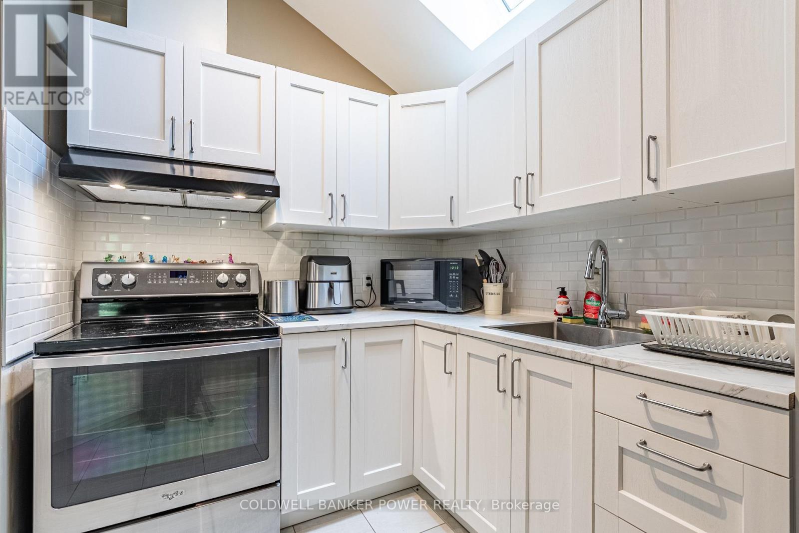 Photo 11 of 37 for 808 Talbot Street