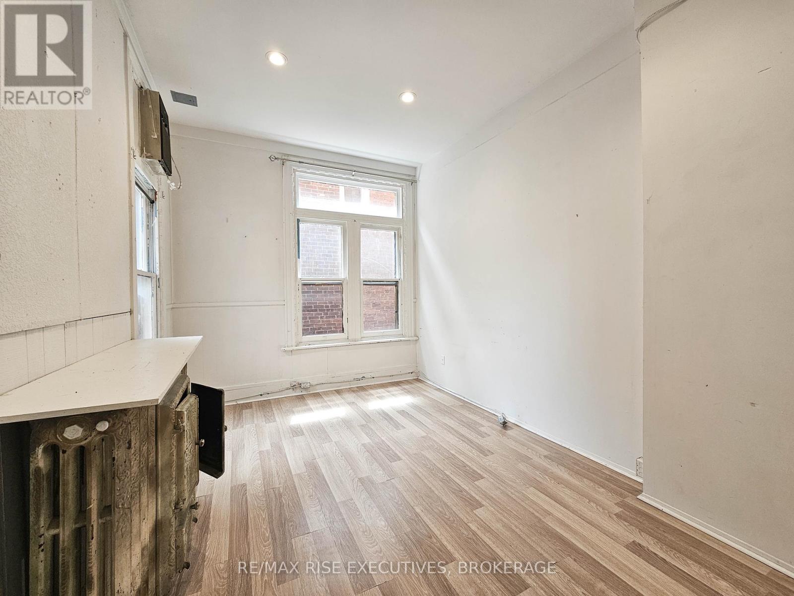 307 Alfred Street, Kingston, Ontario  K7L 3S4 - Photo 8 - X12103862
