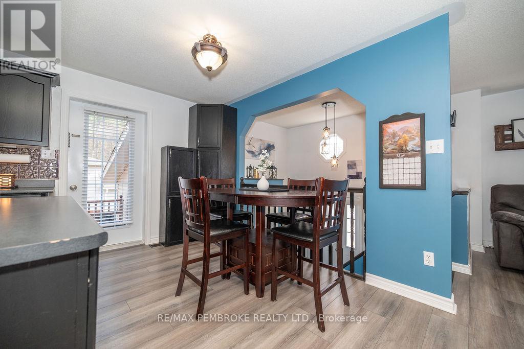 65 Fred Street, Petawawa, Ontario  K8H 0A4 - Photo 14 - X12132339