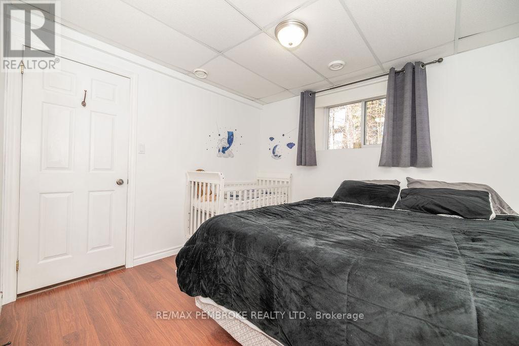 65 Fred Street, Petawawa, Ontario  K8H 0A4 - Photo 34 - X12132339
