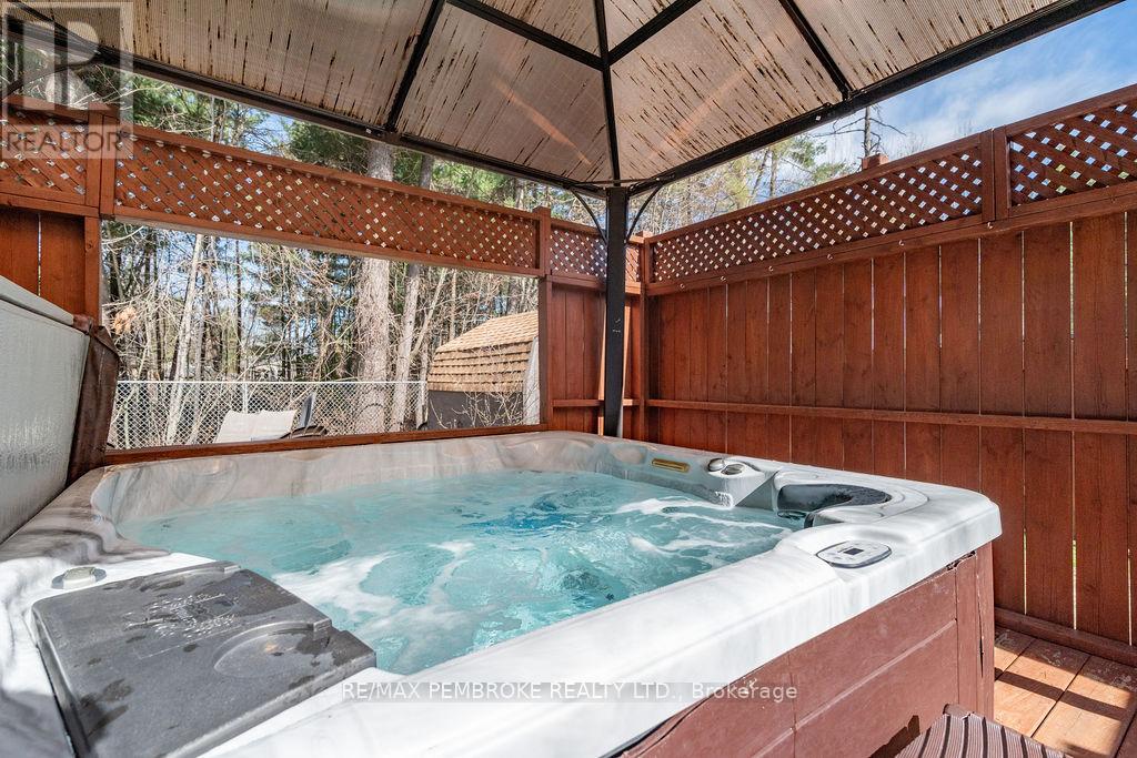 65 Fred Street, Petawawa, Ontario  K8H 0A4 - Photo 38 - X12132339