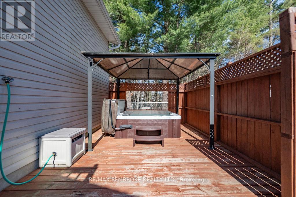 65 Fred Street, Petawawa, Ontario  K8H 0A4 - Photo 37 - X12132339