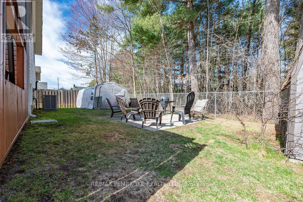 65 Fred Street, Petawawa, Ontario  K8H 0A4 - Photo 41 - X12132339