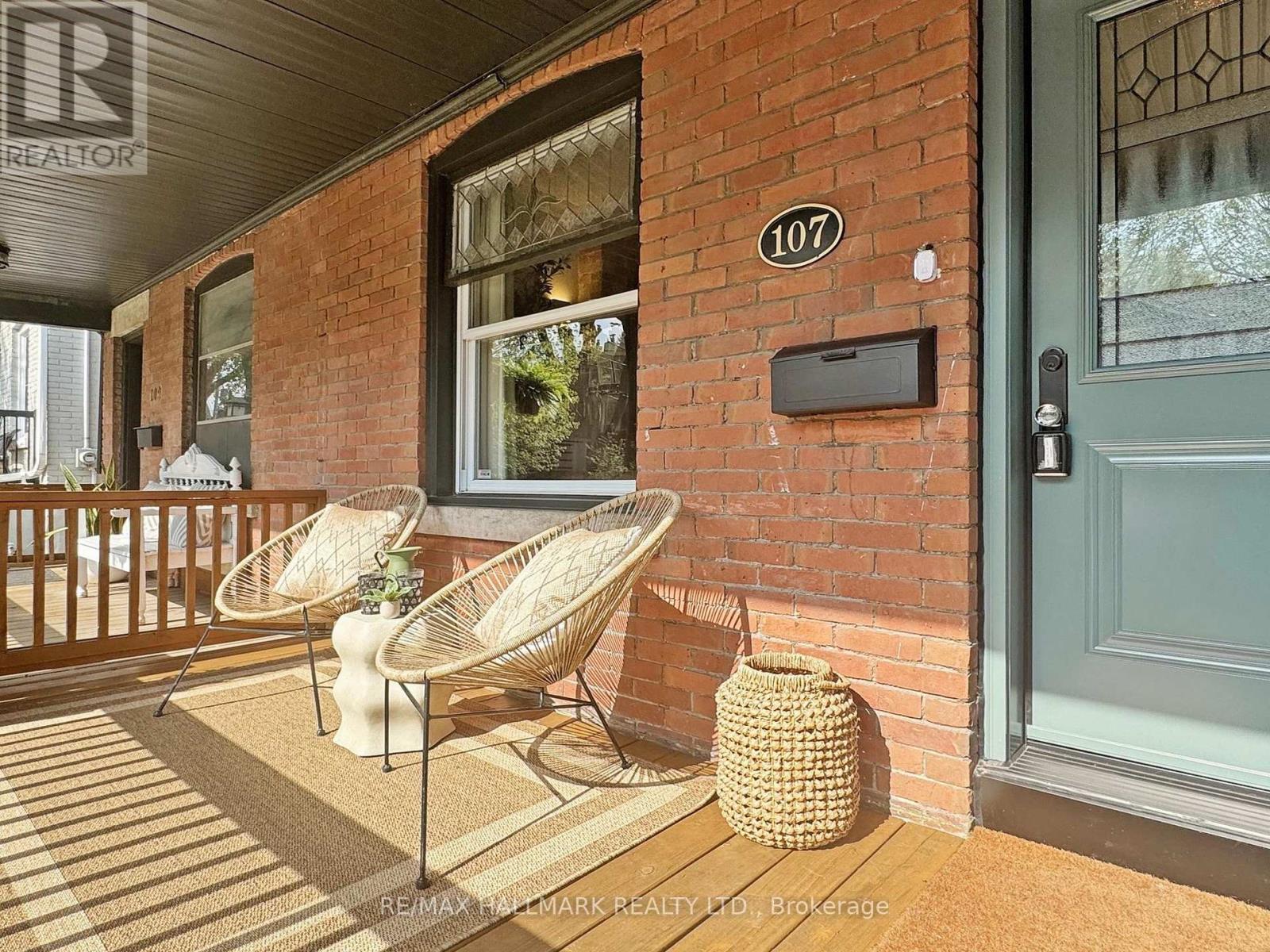 107 Coady Avenue, Toronto, Ontario  M4M 2Y9 - Photo 3 - E12132815