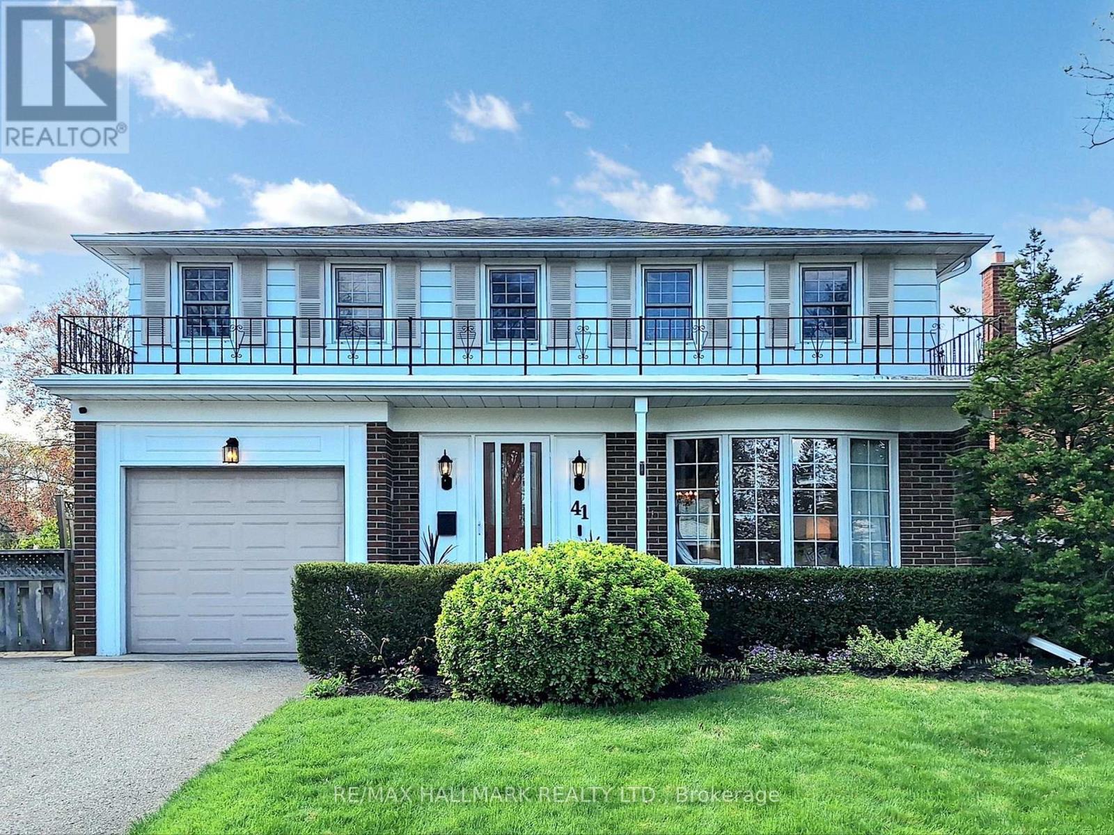 41 REDCASTLE CRESCENT, Toronto, Ontario
