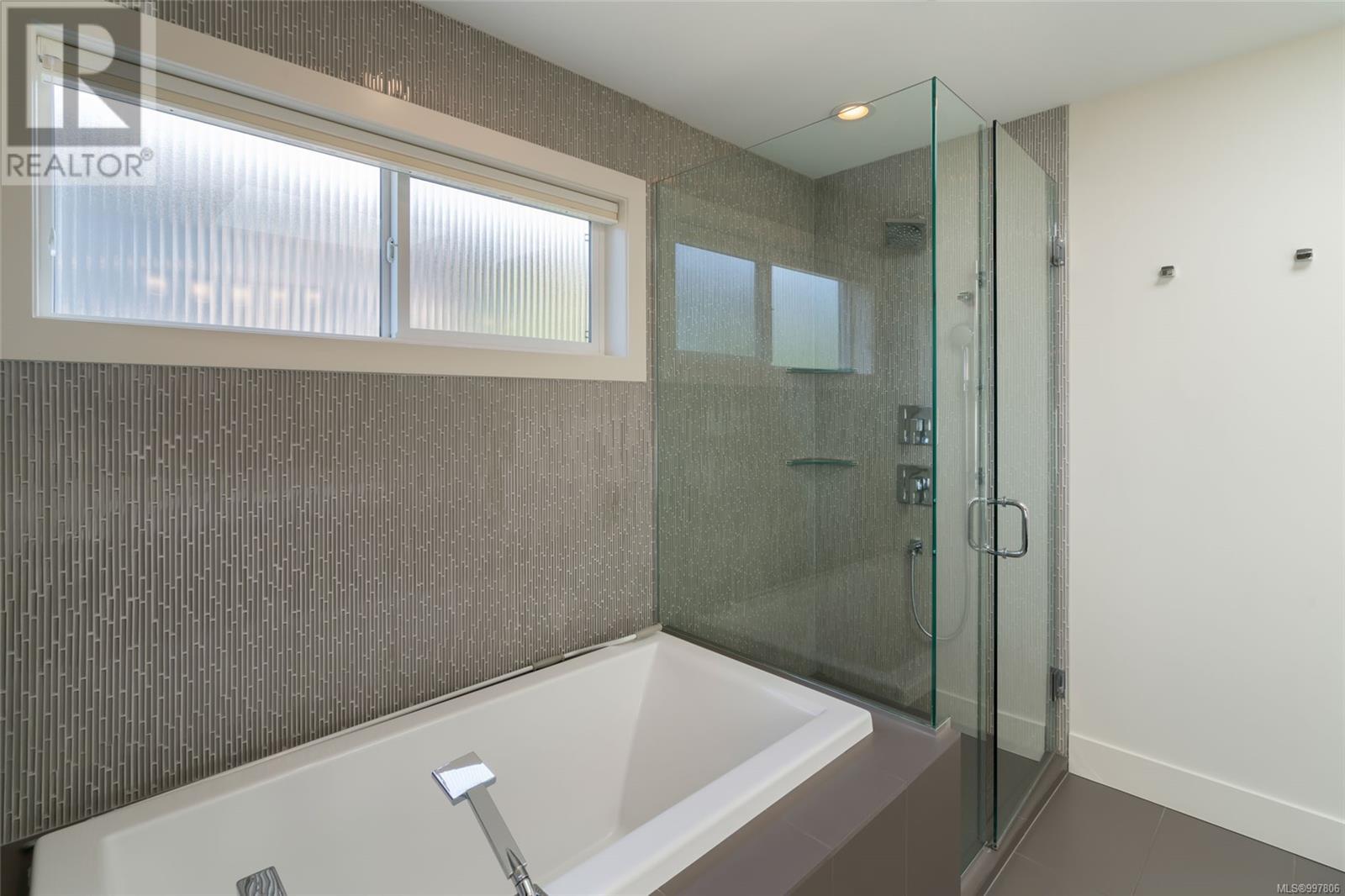 Property at 6457 Ptarmigan Way image 2