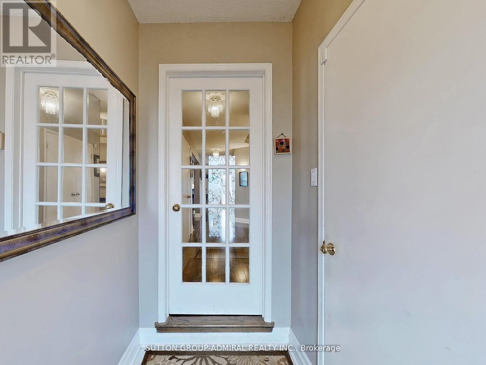 271 Rose Green Drive, Vaughan, Ontario  L4J 4S8 - Photo 3 - N12132844