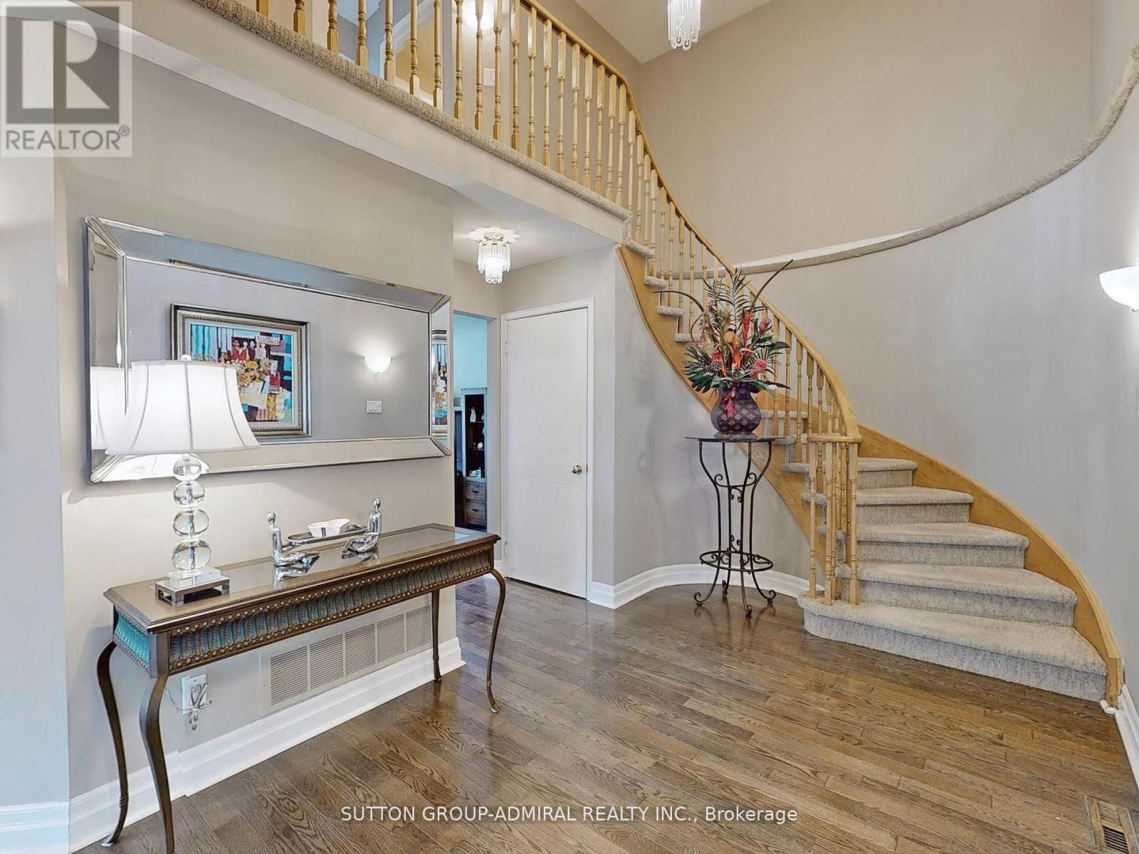 271 Rose Green Drive, Vaughan, Ontario  L4J 4S8 - Photo 4 - N12132844