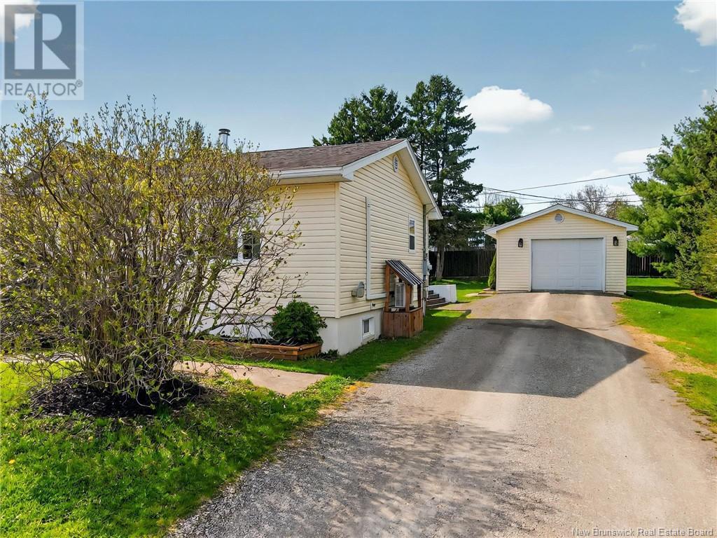 Property at 10 Birkdale Drive image 3