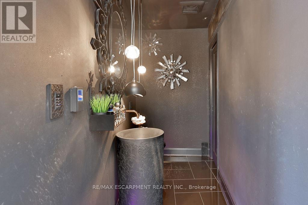 1352 Nocturne Court, Mississauga, Ontario  L5H 2L8 - Photo 25 - W12031560