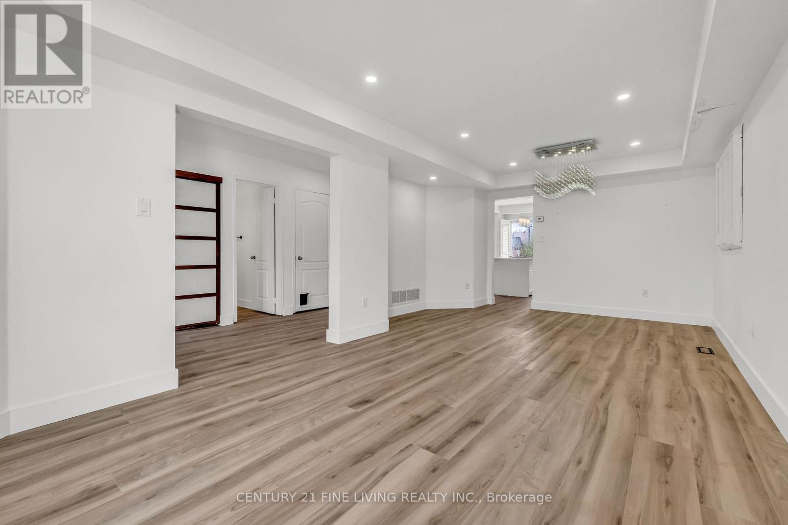 6571 Alderwood Trail, Mississauga, Ontario  L5N 6W3 - Photo 7 - W12128660