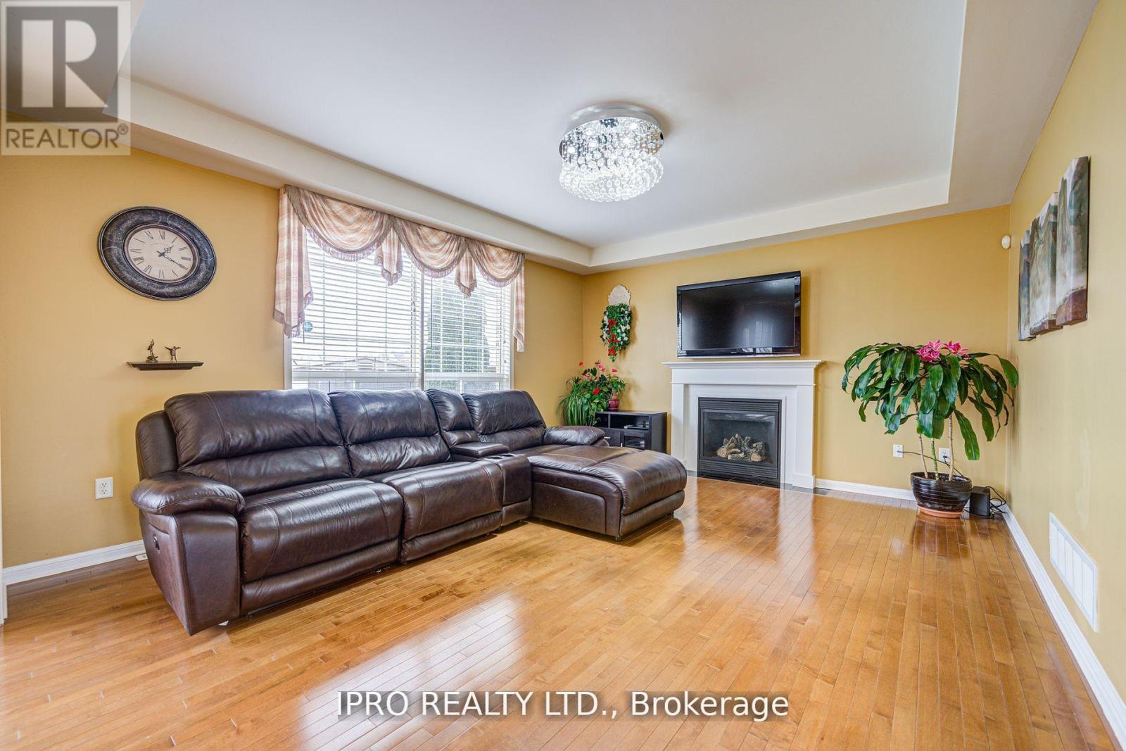 7 Bonavista Drive, Brampton, Ontario  L6X 0N2 - Photo 11 - W12132799