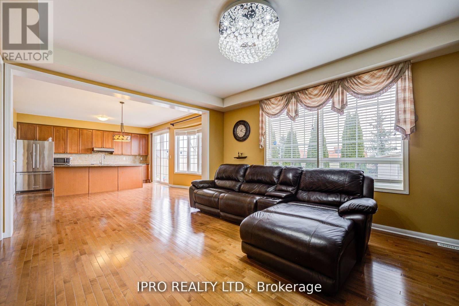 7 Bonavista Drive, Brampton, Ontario  L6X 0N2 - Photo 12 - W12132799