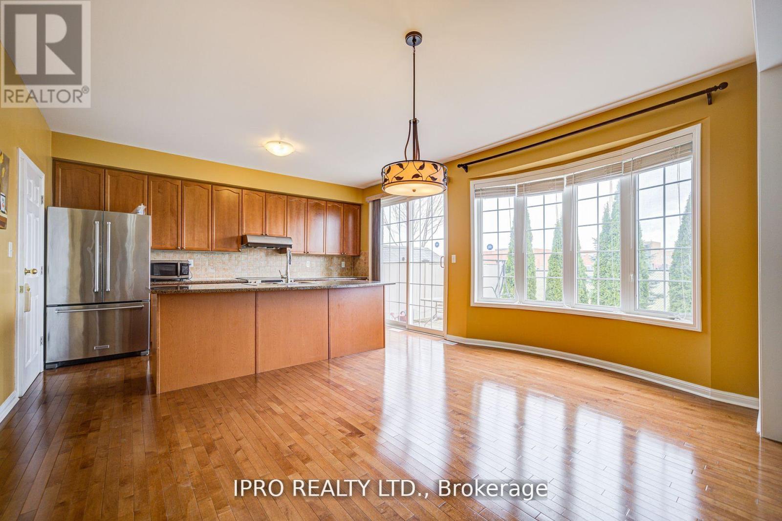 7 Bonavista Drive, Brampton, Ontario  L6X 0N2 - Photo 13 - W12132799