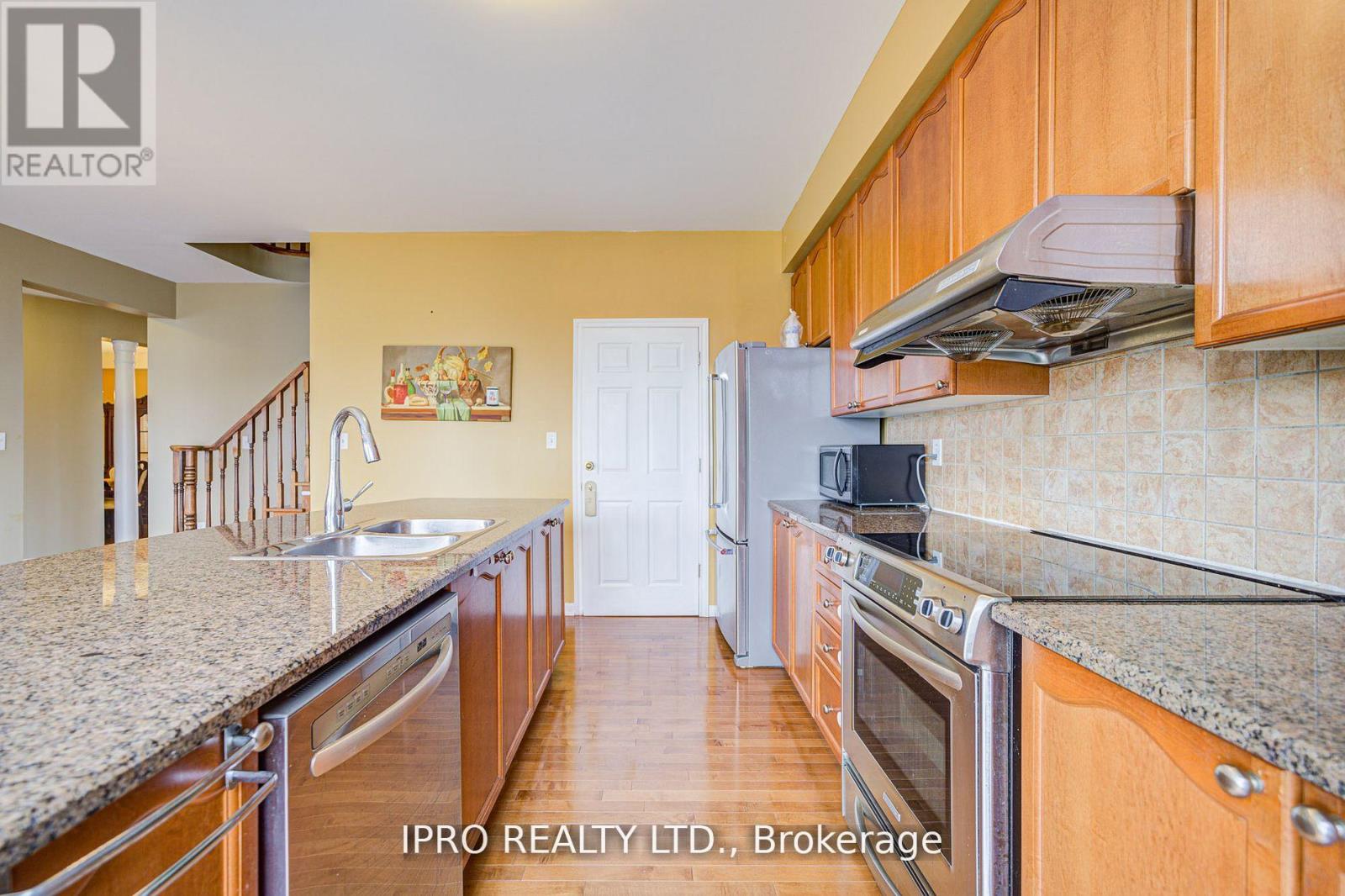 7 Bonavista Drive, Brampton, Ontario  L6X 0N2 - Photo 17 - W12132799