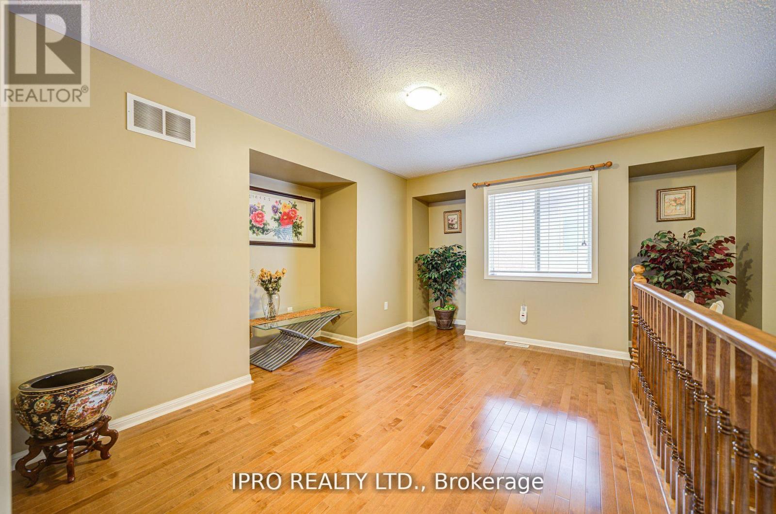 7 Bonavista Drive, Brampton, Ontario  L6X 0N2 - Photo 18 - W12132799