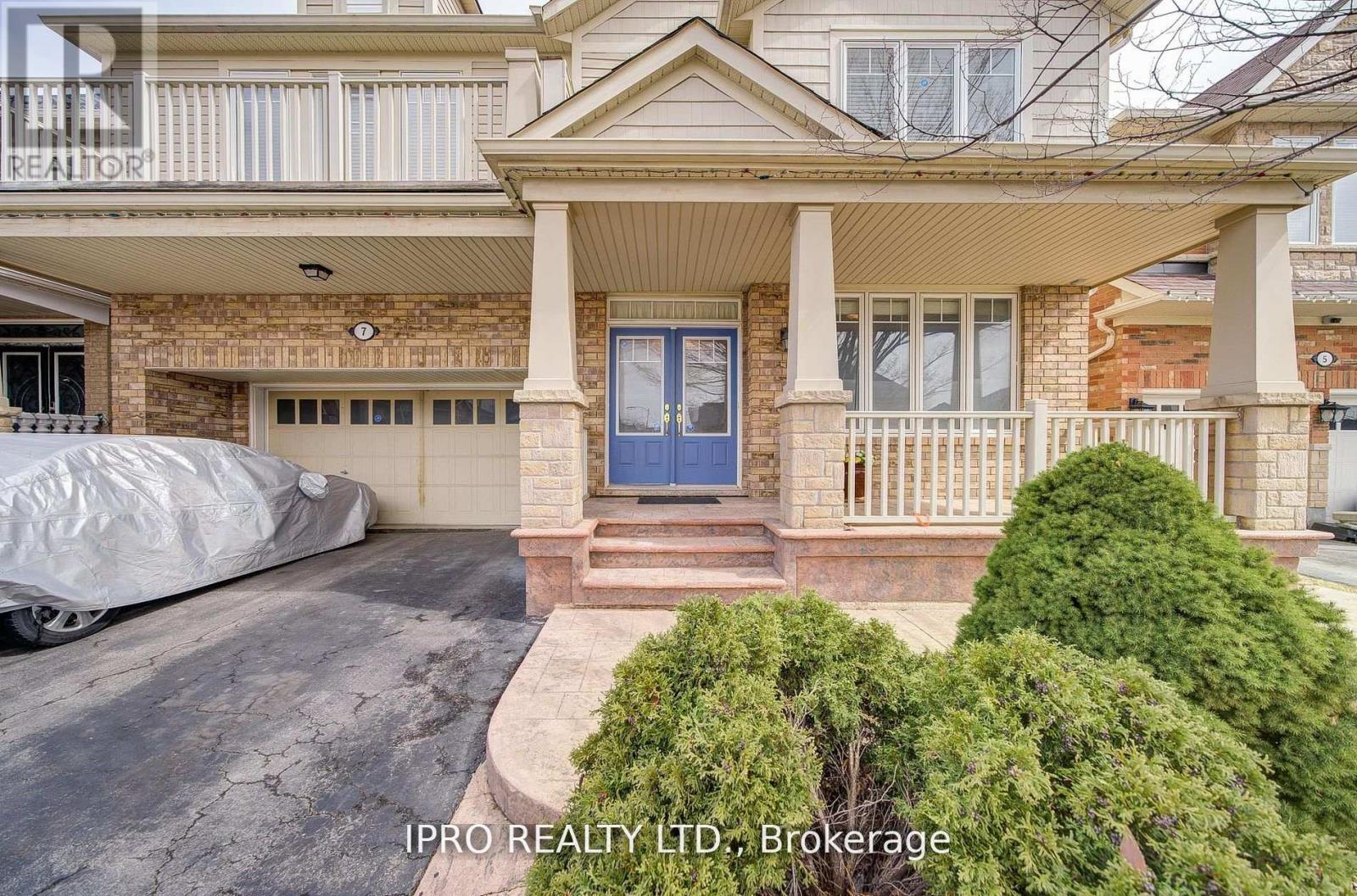 7 Bonavista Drive, Brampton, Ontario  L6X 0N2 - Photo 2 - W12132799