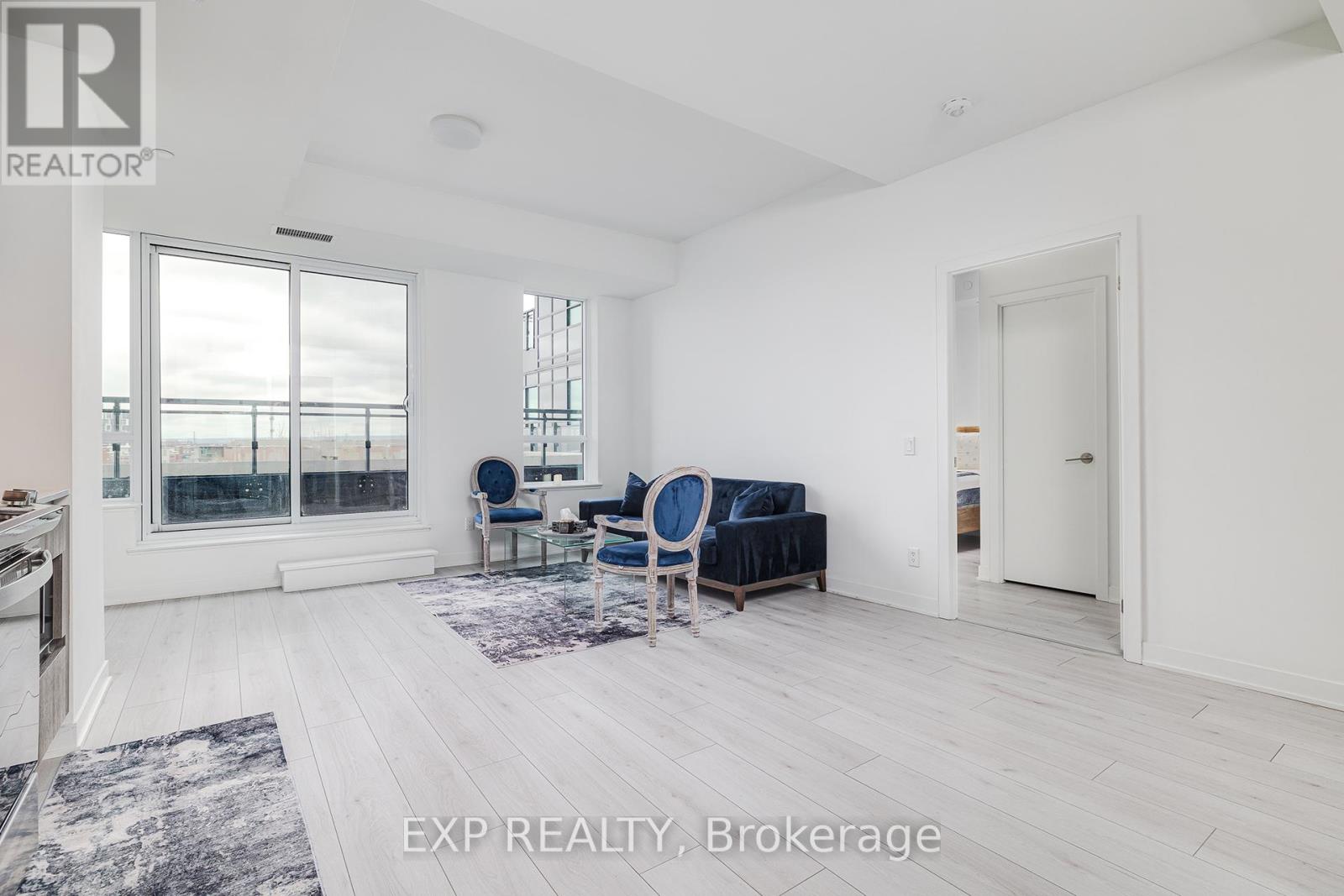 307 - 405 Dundas Street W, Oakville, Ontario  L6M 5P9 - Photo 5 - W12132879