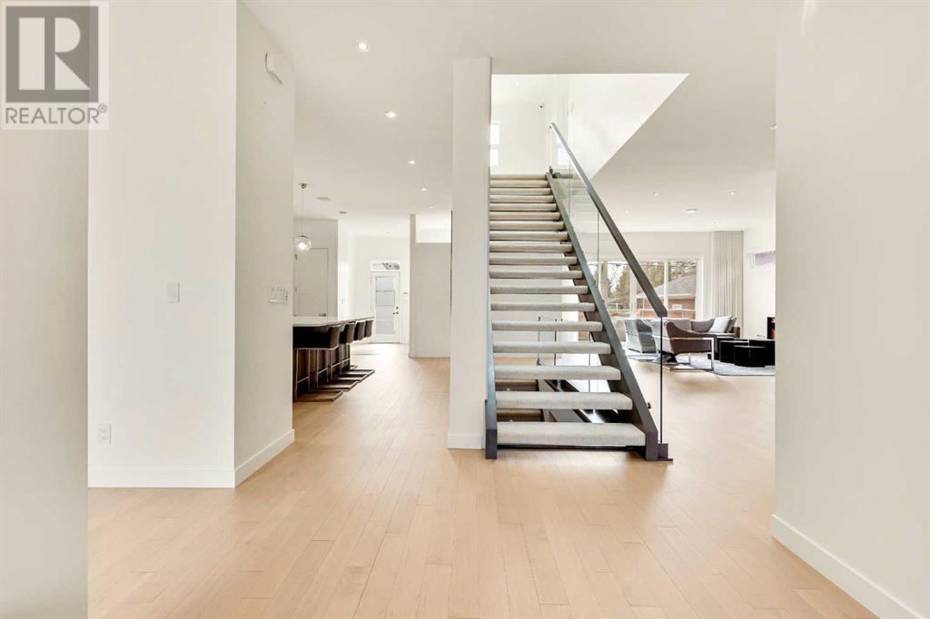 Property at 2025 51 Avenue SW image 4