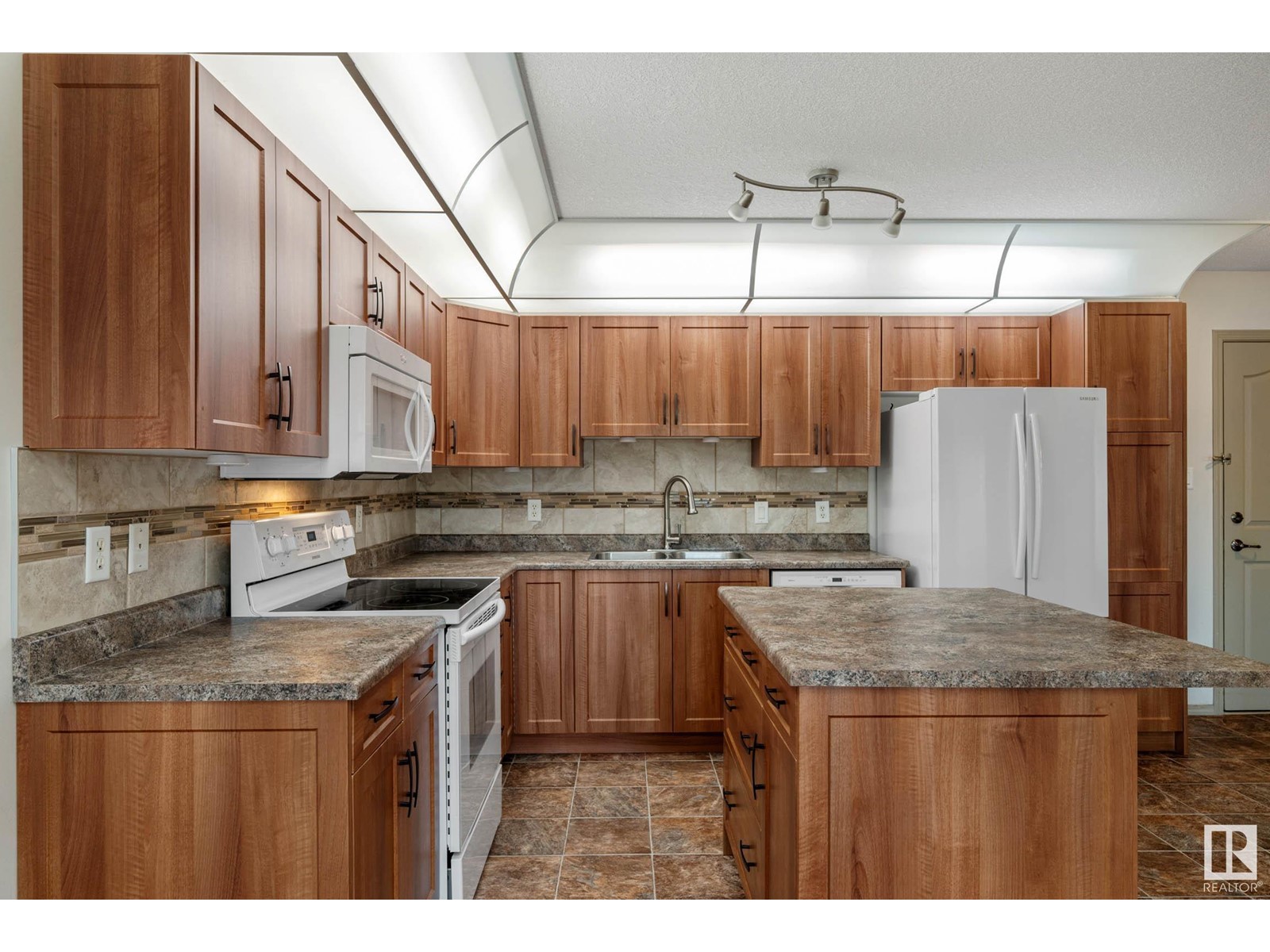 Property at #129 78A MCKENNEY AV image 3
