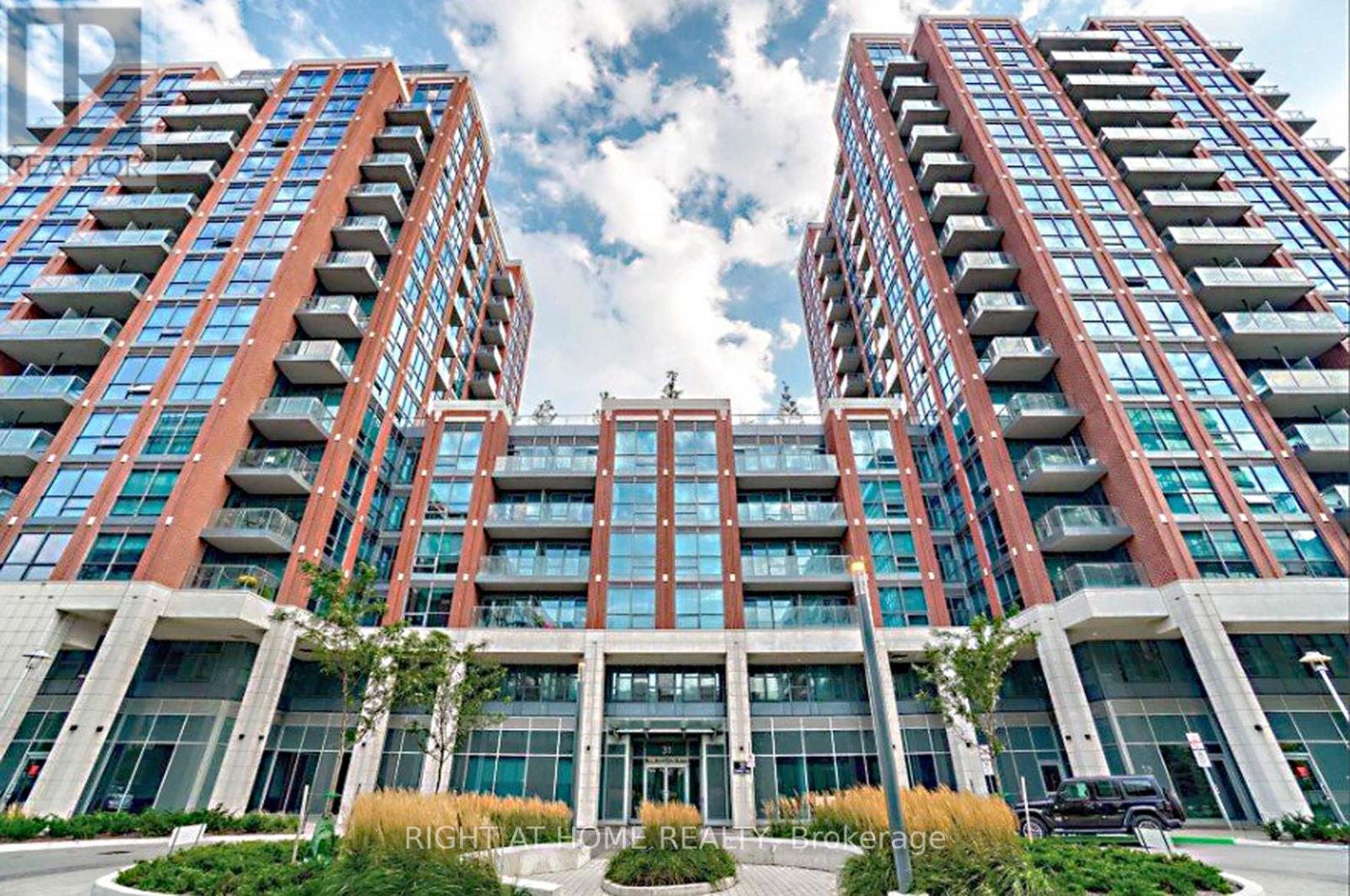 541 - 31 TIPPET ROAD, Toronto, Ontario