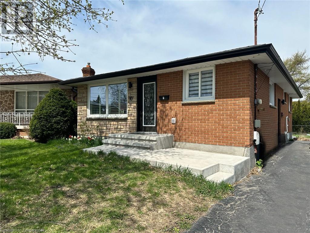 Property at 10 SANDLYN Court image 3