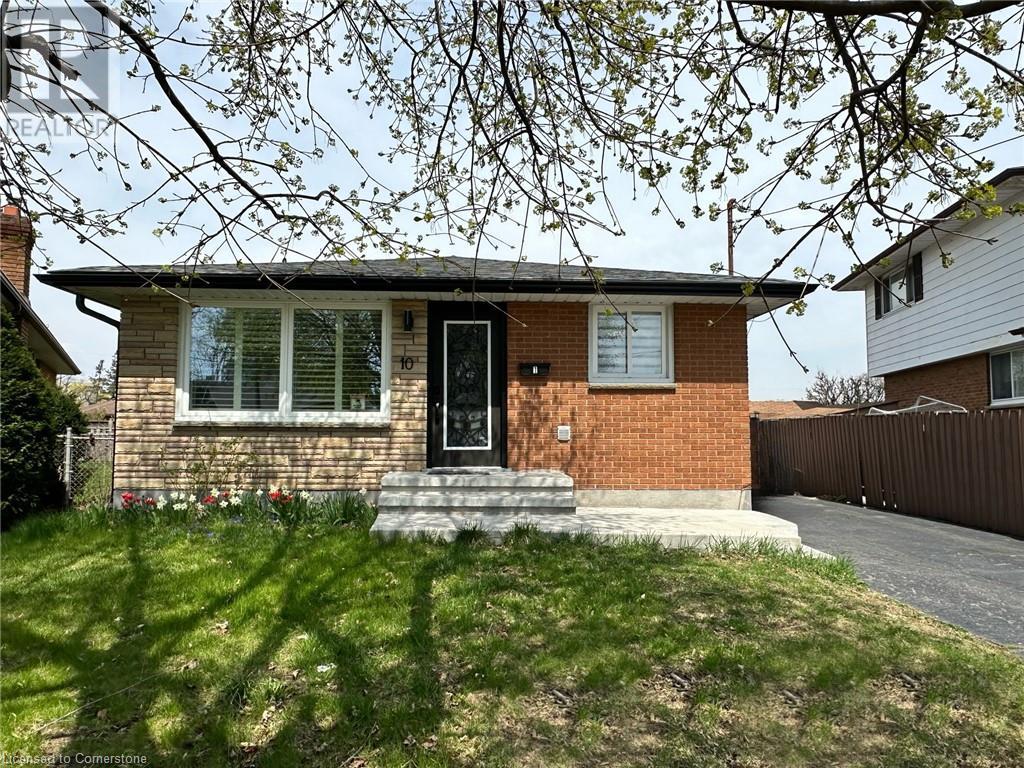 Property at 10 SANDLYN Court image 1