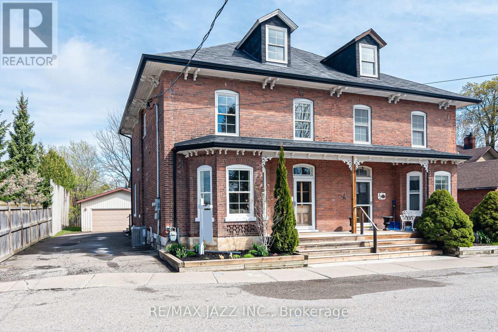 Property at 28 EMILY STREET E image 1