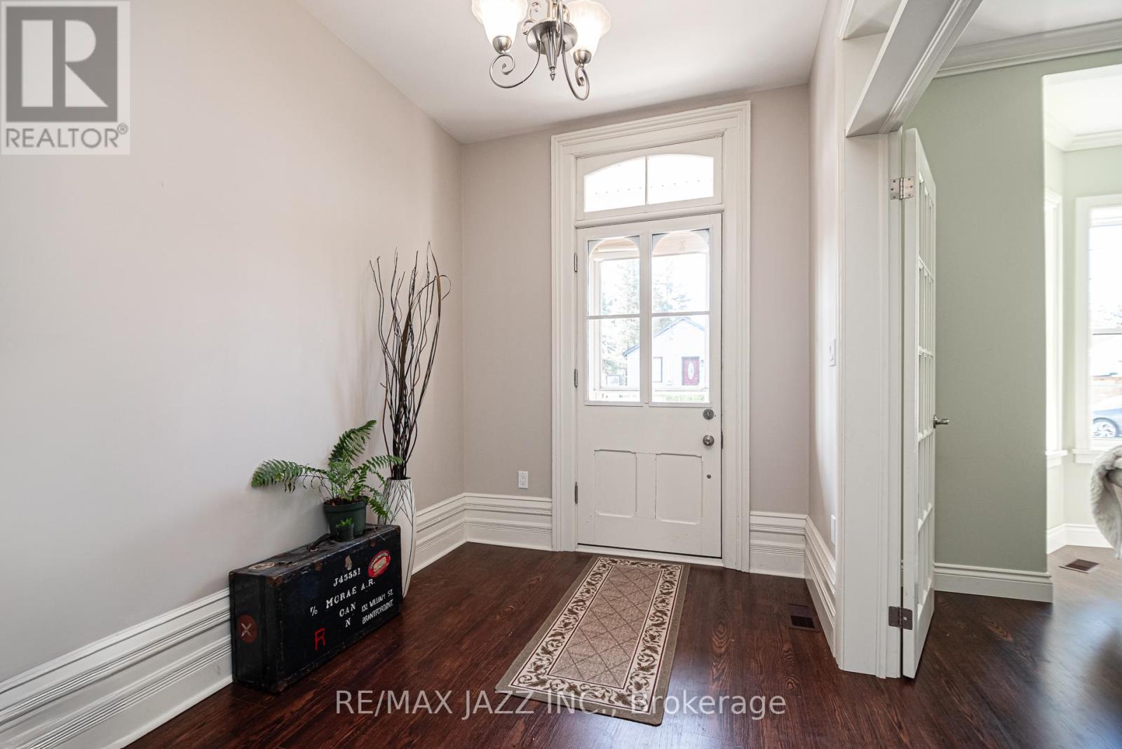 Property at 28 EMILY STREET E image 3