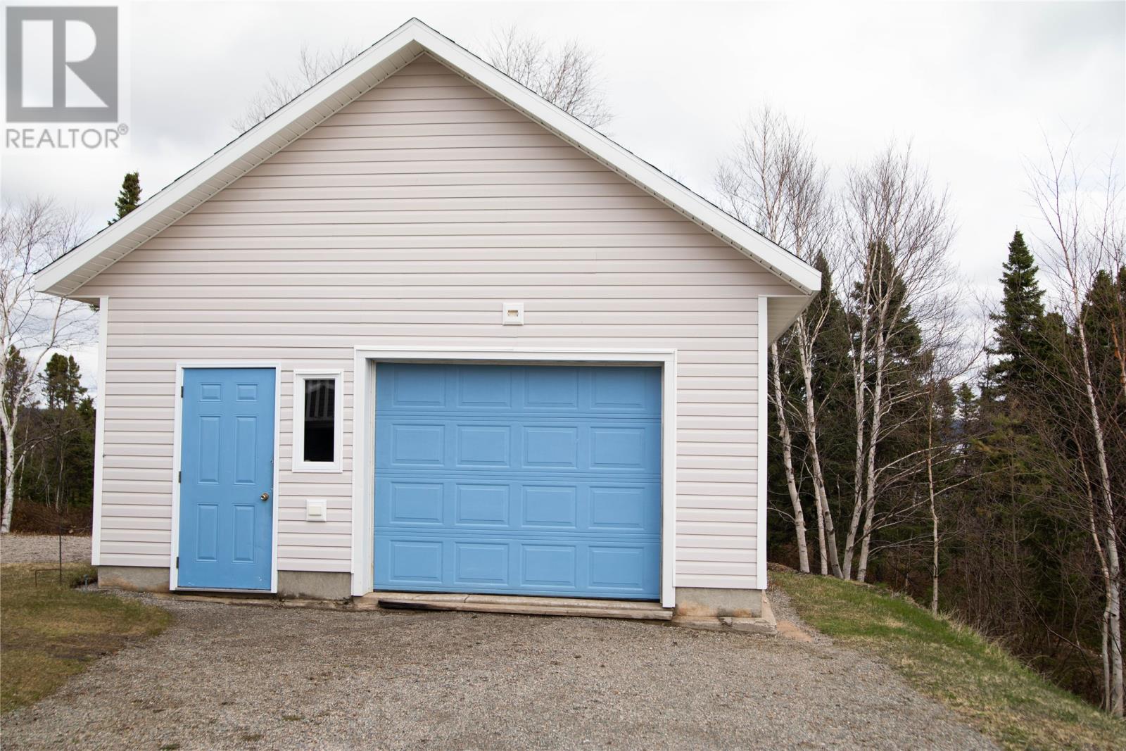 Property at 24 Alexander Crescent image 4