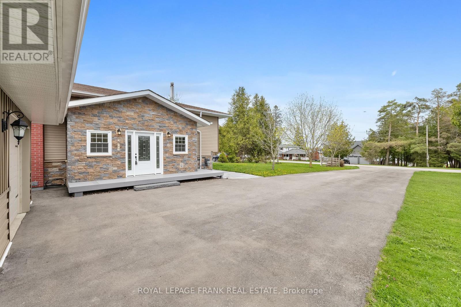 30 Druan Drive, Kawartha Lakes, Ontario  L9L 1B6 - Photo 8 - X12132958
