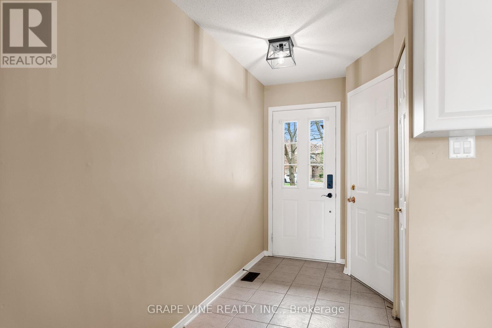 Property at 177 KINROSS PRIVATE image 5