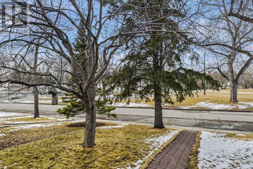 Property at 2036 Chicoutimi Drive NW image 2