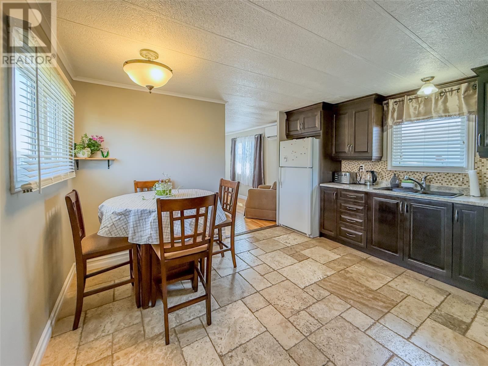 Property at 8 Juniper Drive image 5