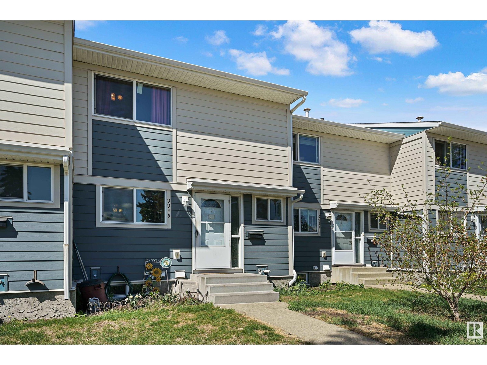 Property at 9945 171 AV NW image 1