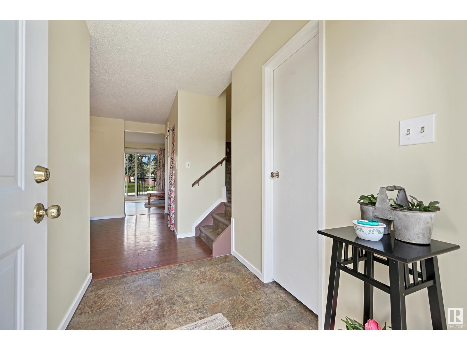 Property at 9945 171 AV NW image 3