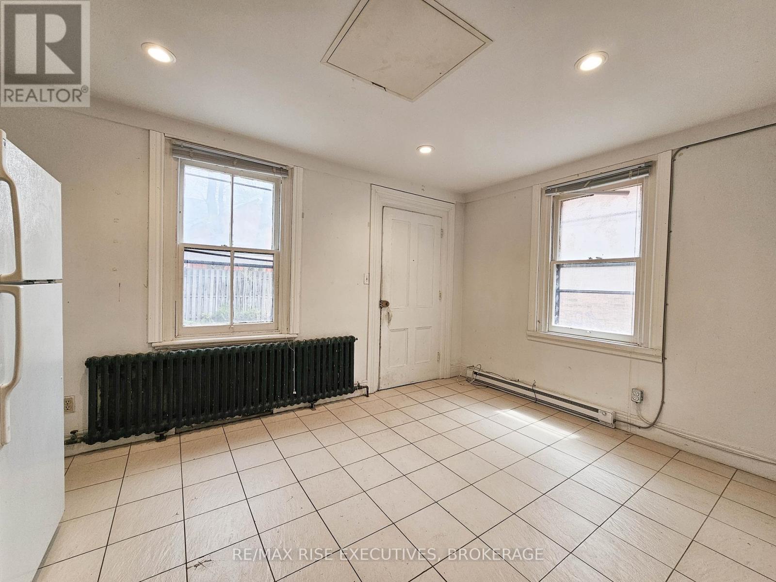 307 Alfred Street, Kingston, Ontario  K7L 3S4 - Photo 11 - X12103862