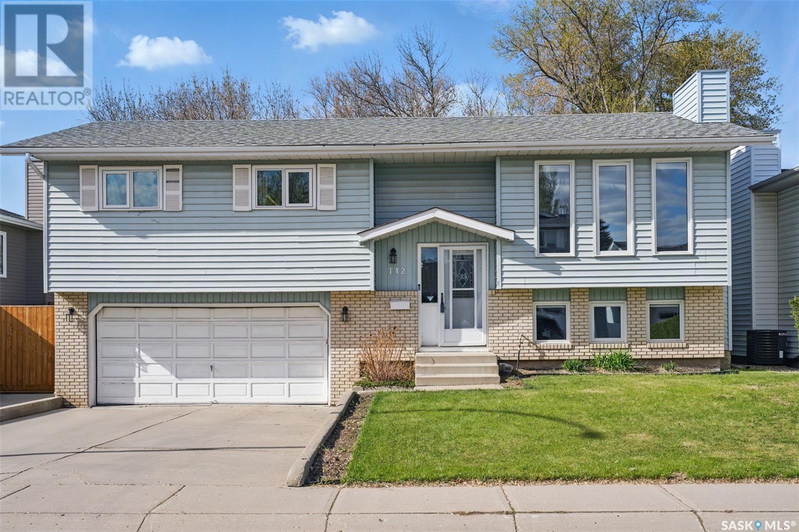 Property at 142 Staigh CRESCENT image 1
