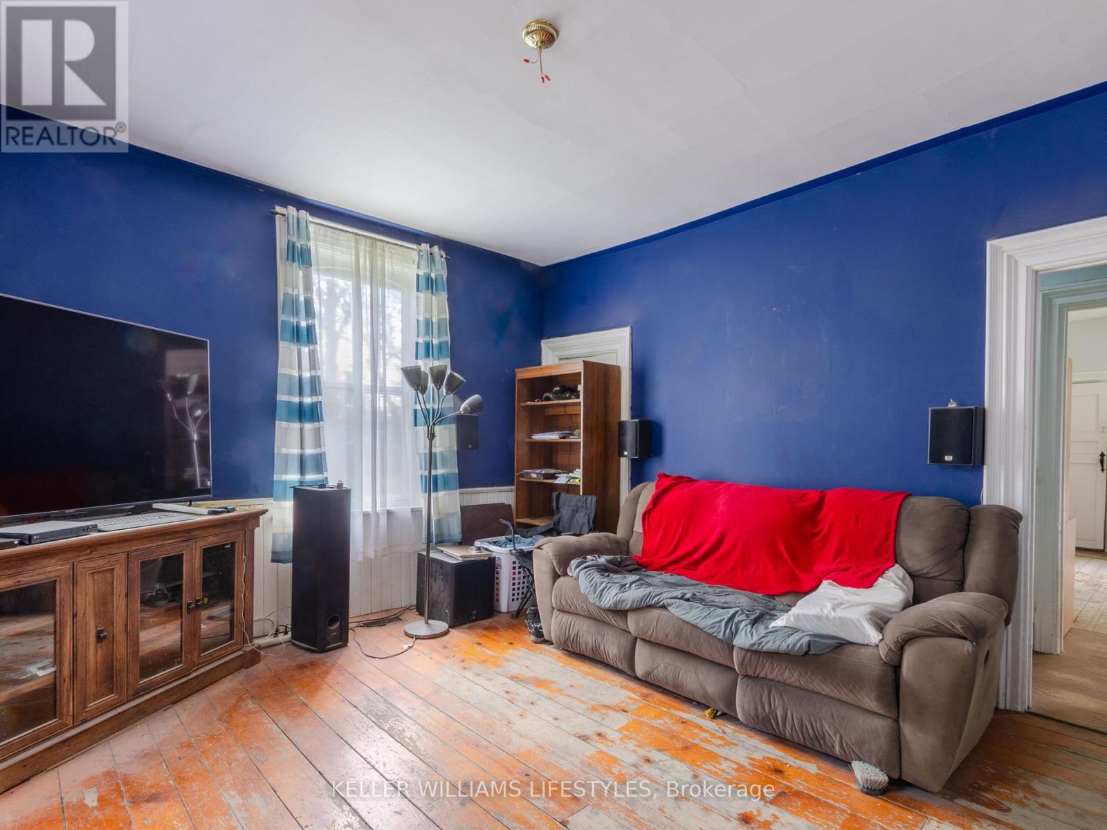 183 Victoria Street, Southwest Middlesex, Ontario  N0L 1M0 - Photo 8 - X12130657