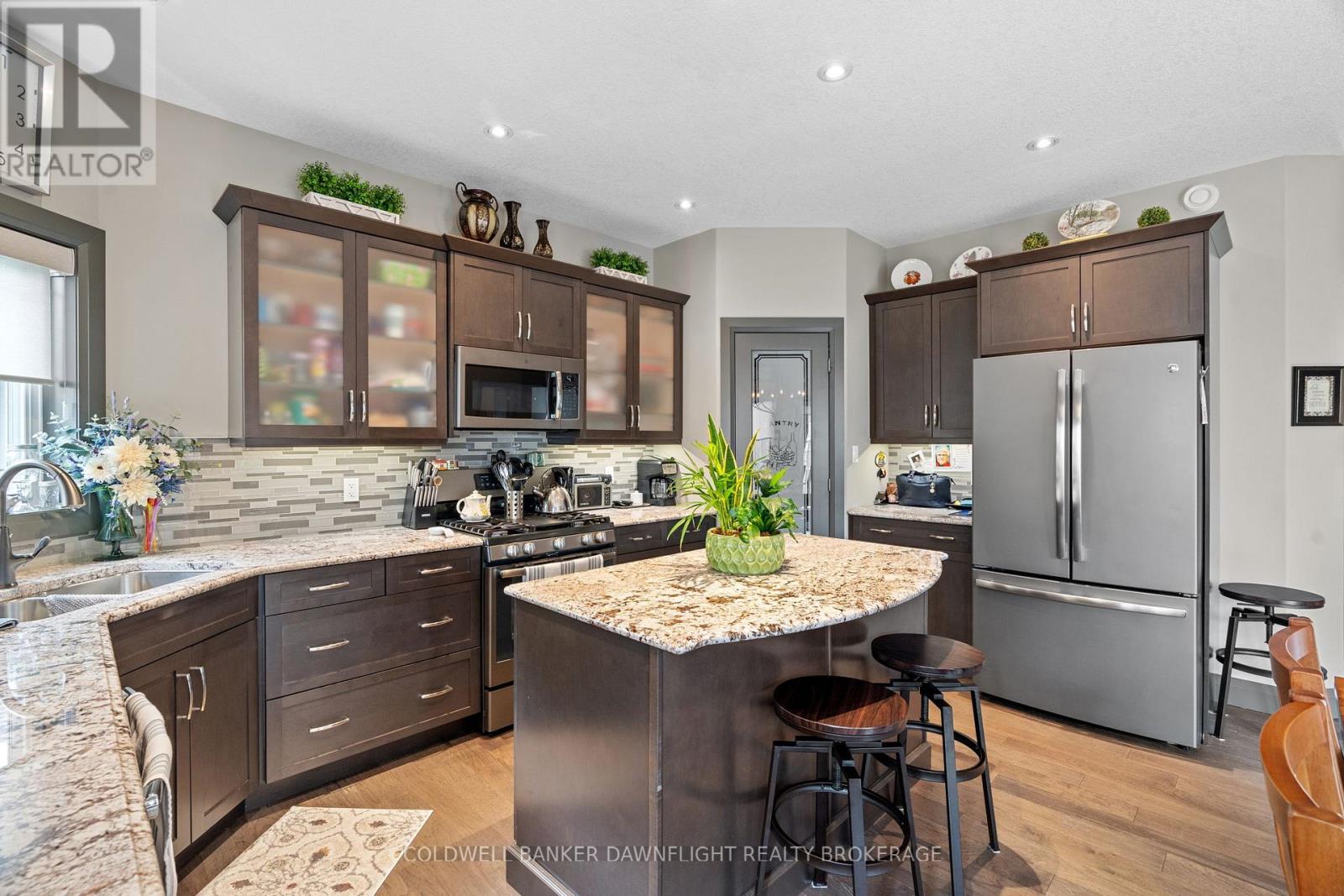 277 Darling Boulevard, South Huron, Ontario  N0M 1S1 - Photo 14 - X12133043
